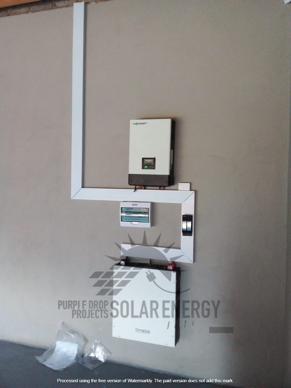 Solar Panels, Lithium batteries, Invertors, Automatics switch, Fuse, Gel Batteries, Cables, Light bulbs (8)